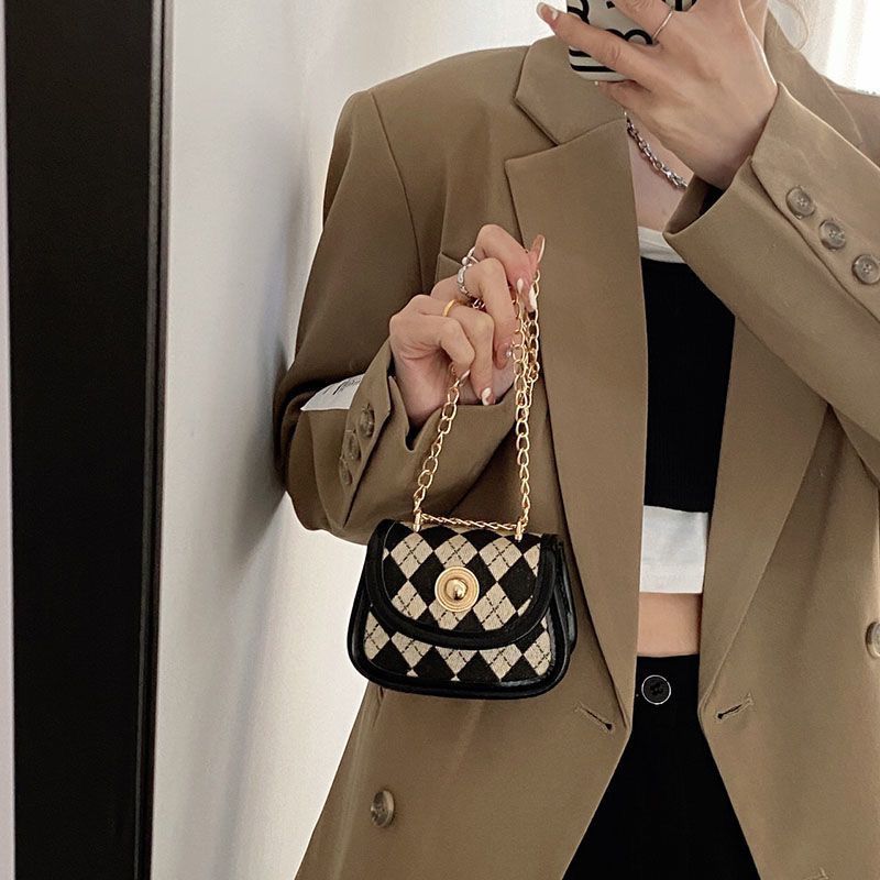 Chic Mini Argyle Crossbody Bag with Gold Chain Strap