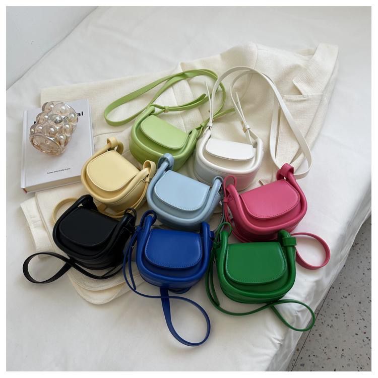 Minimalist White Saddle Crossbody Bag Compact Leather Shoulder Purse (14×11×10 cm)