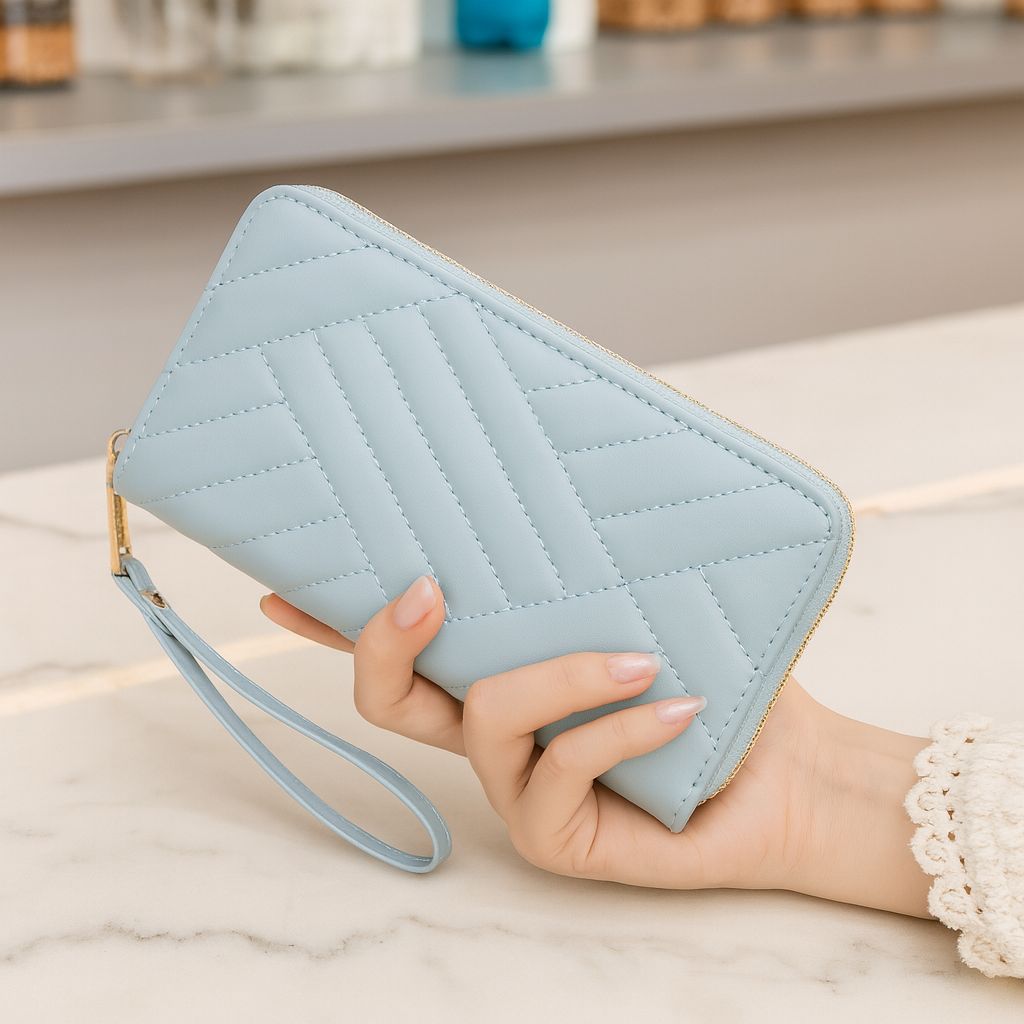 Luxury Quilted Leather Wallet for Women – Elegant Zipper Clutch Purse with Wrist Strap