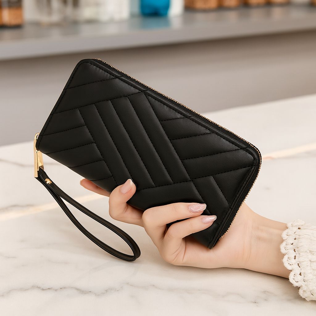 Luxury Quilted Leather Wallet for Women – Elegant Zipper Clutch Purse with Wrist Strap