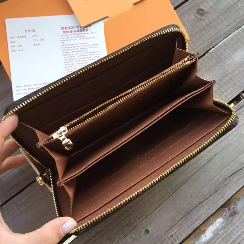 Luxury Checkered Leather Zip Wallet for Women  Elegant LUYISI Collection