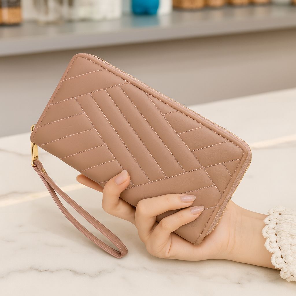 Luxury Quilted Leather Wallet for Women – Elegant Zipper Clutch Purse with Wrist Strap