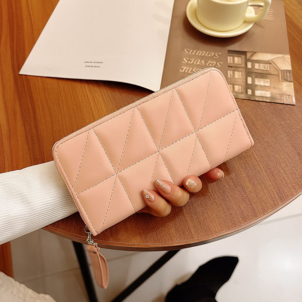 Elegant Quilted Leather Long Wallet for Women  Stylish Zipper Clutch with Wrist Strap