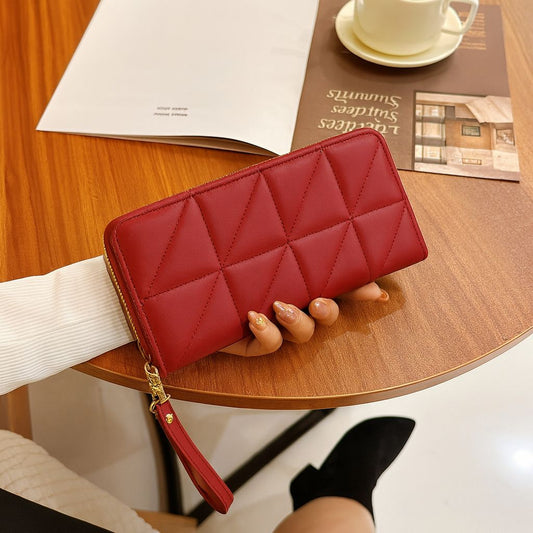 Elegant Quilted Leather Long Wallet for Women  Stylish Zipper Clutch with Wrist Strap