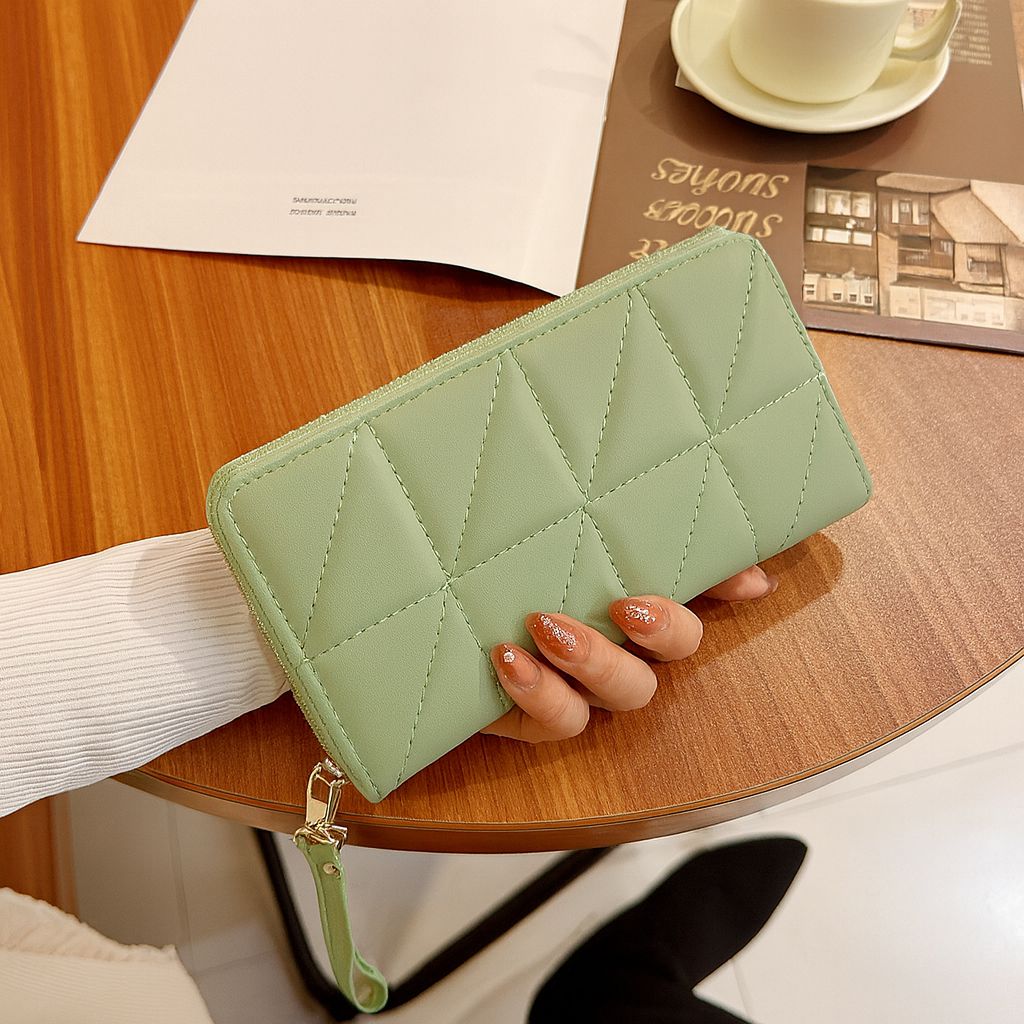 Elegant Quilted Leather Long Wallet for Women  Stylish Zipper Clutch with Wrist Strap