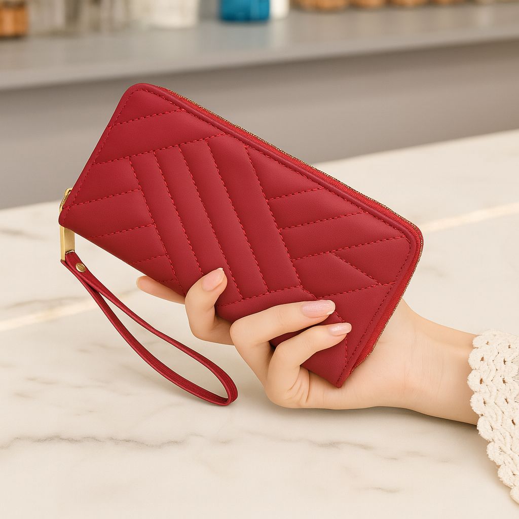 Luxury Quilted Leather Wallet for Women – Elegant Zipper Clutch Purse with Wrist Strap